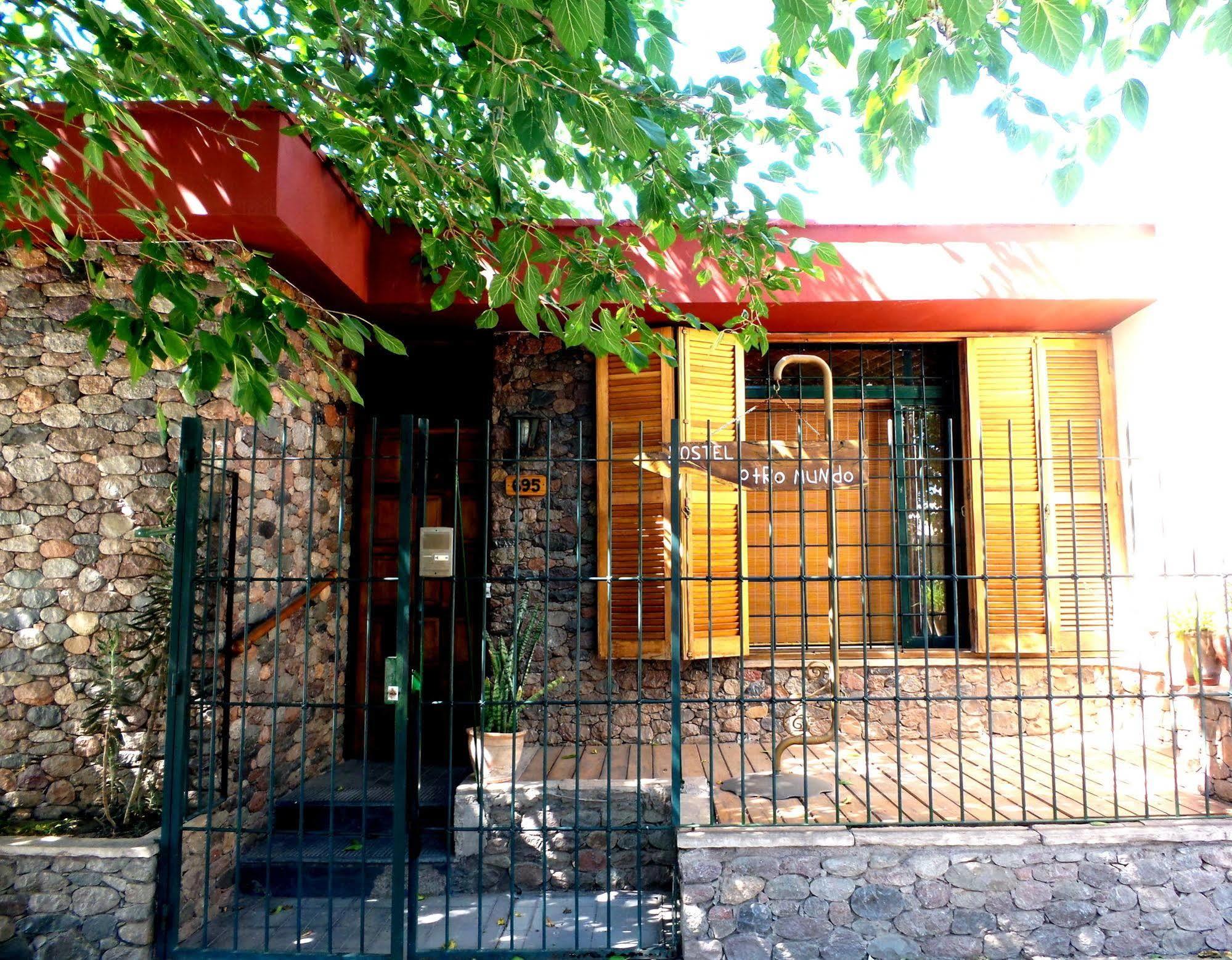Hostel Otro Mundo Capdevila المظهر الخارجي الصورة