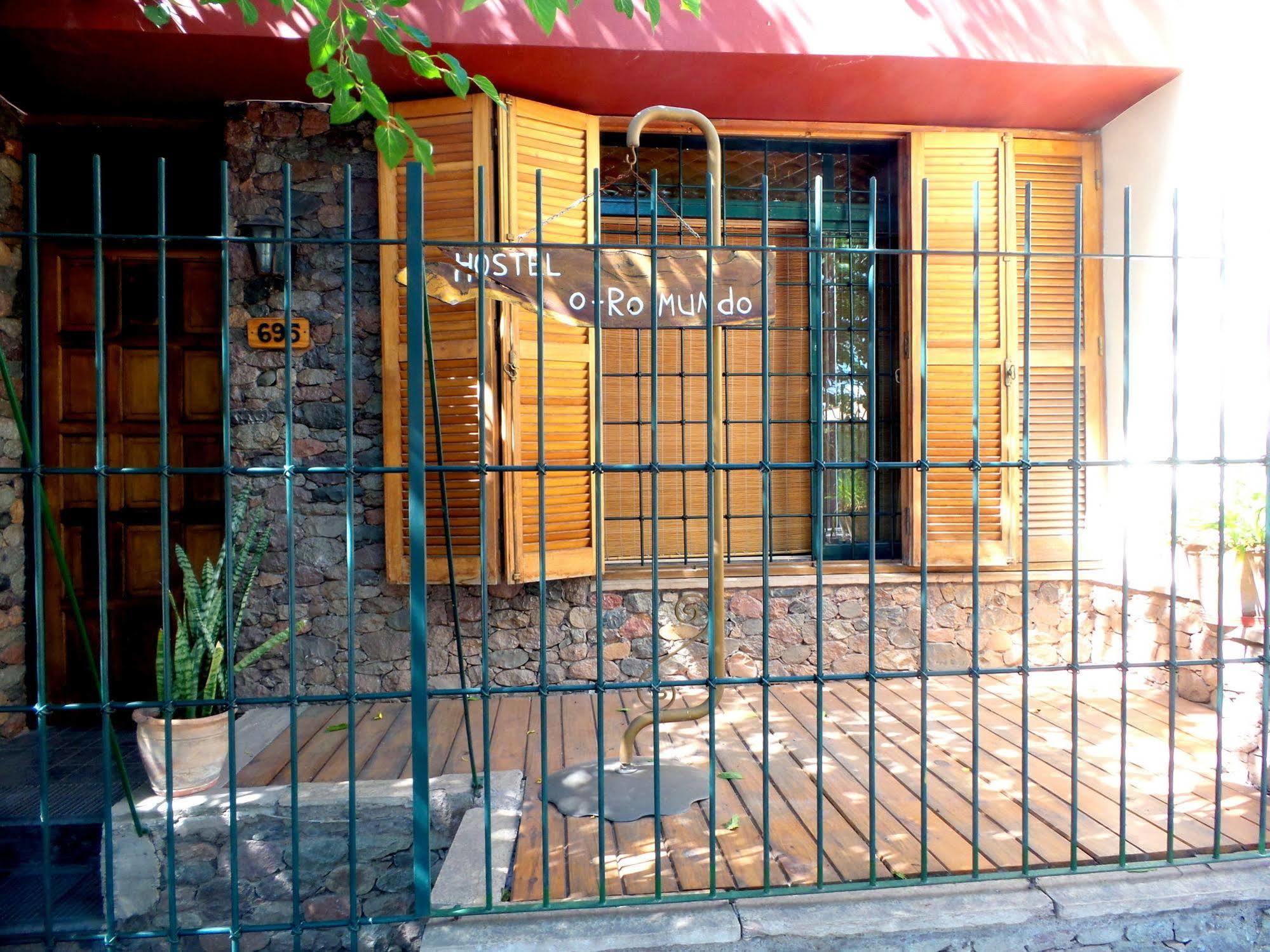 Hostel Otro Mundo Capdevila المظهر الخارجي الصورة